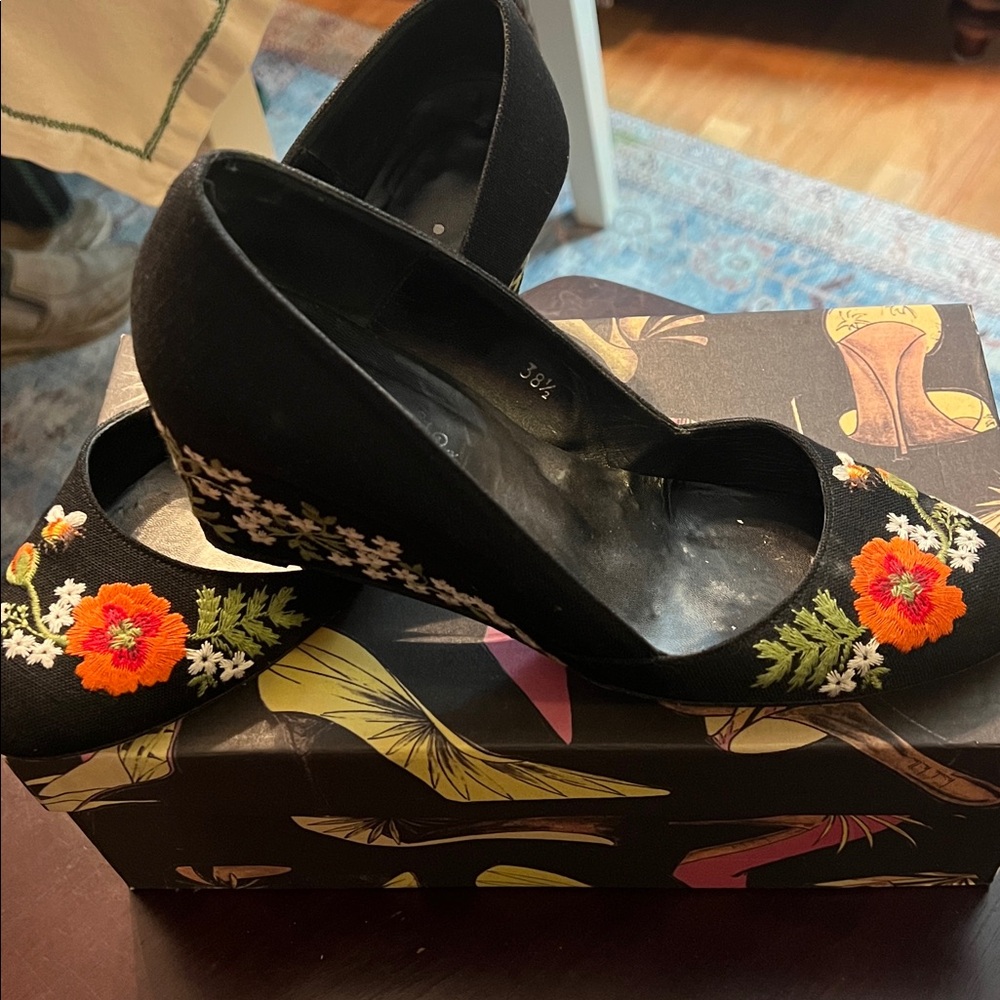 Lulu Guinness Black Floral Embroidered Wedges 381/2